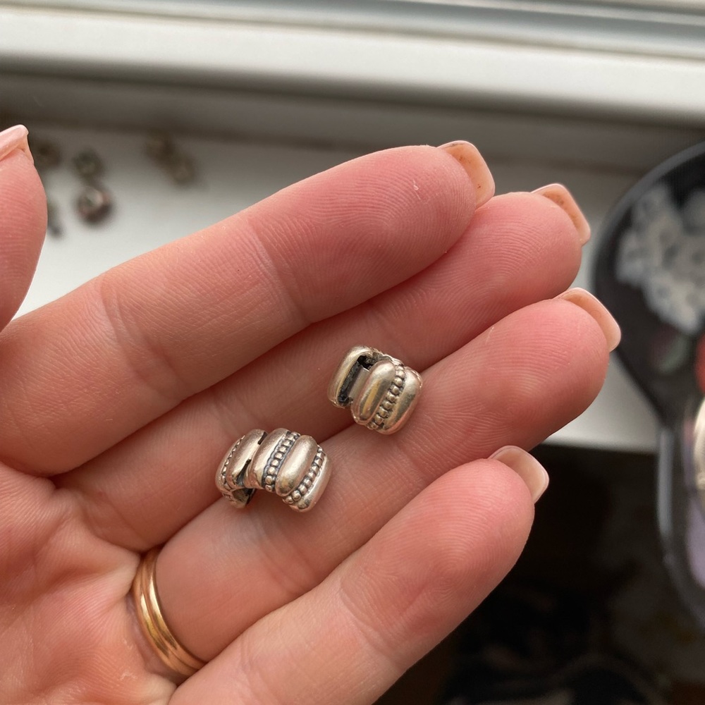 Two pandora clips